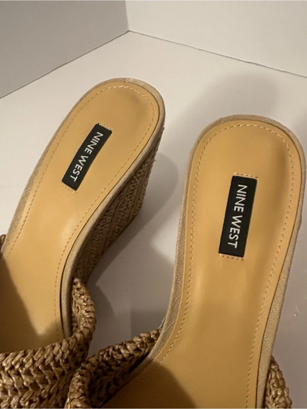 Nine West Nikhil twist wedge sandals 9.5